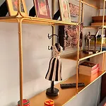 - Manu Maison *